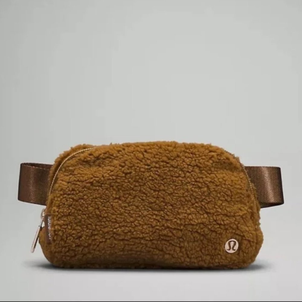 Lululemon Everywhere Belt Bag - Fleece